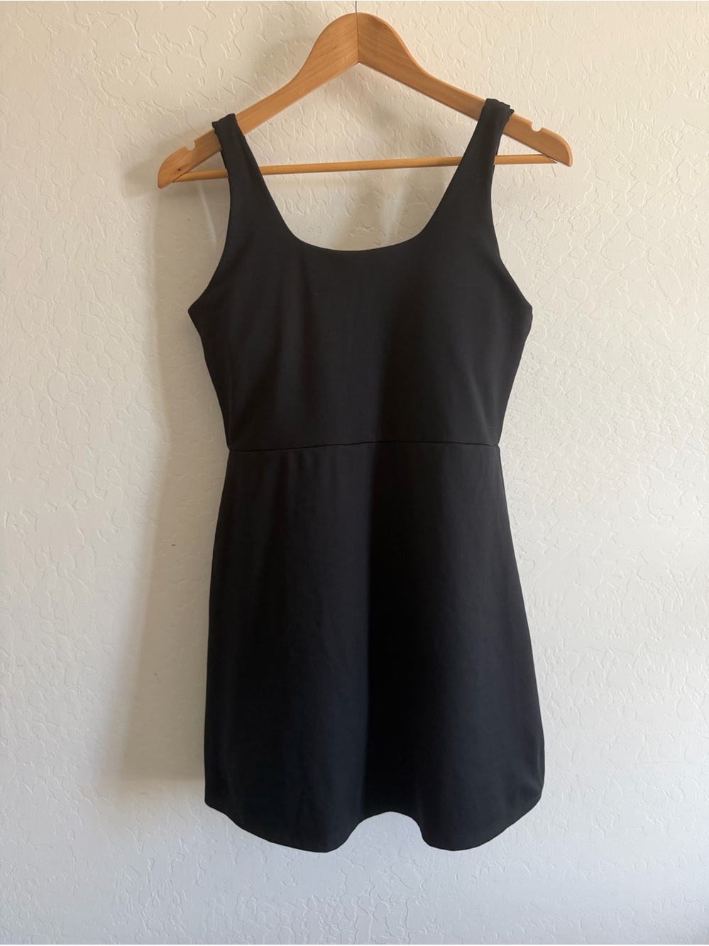 GapFit Black Scoop Neck Athletic Exercise Dress with Built-In Shorts & Pockets -